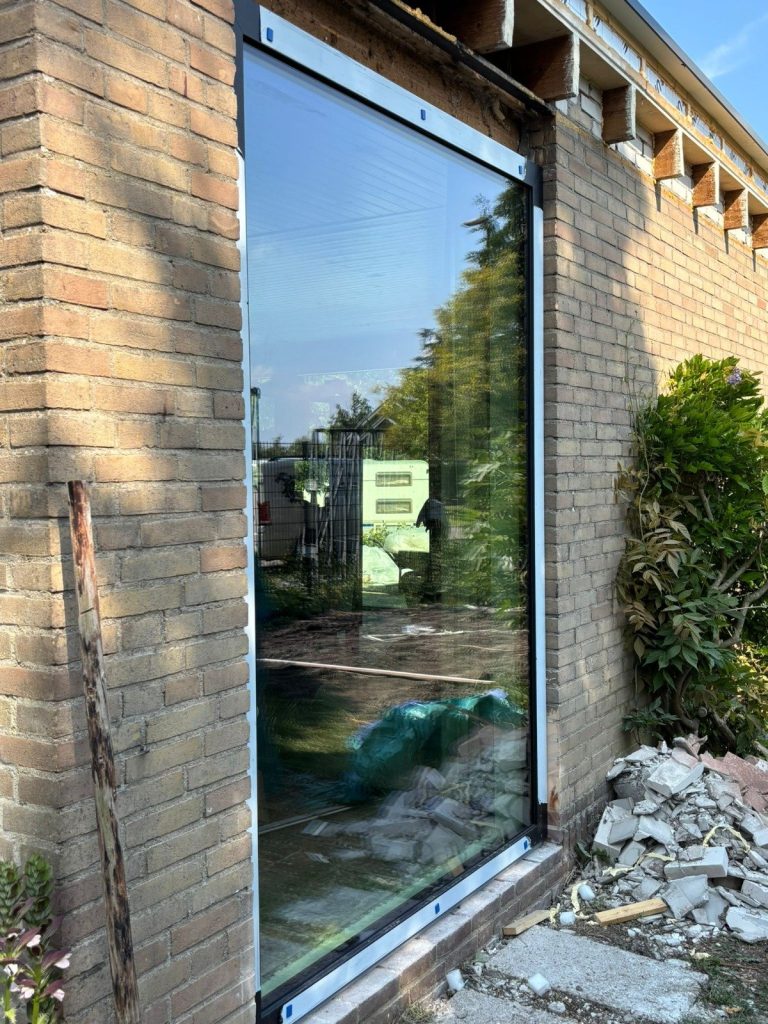 Hoekraam in de zijgevel van de woning in Hoogblokland
